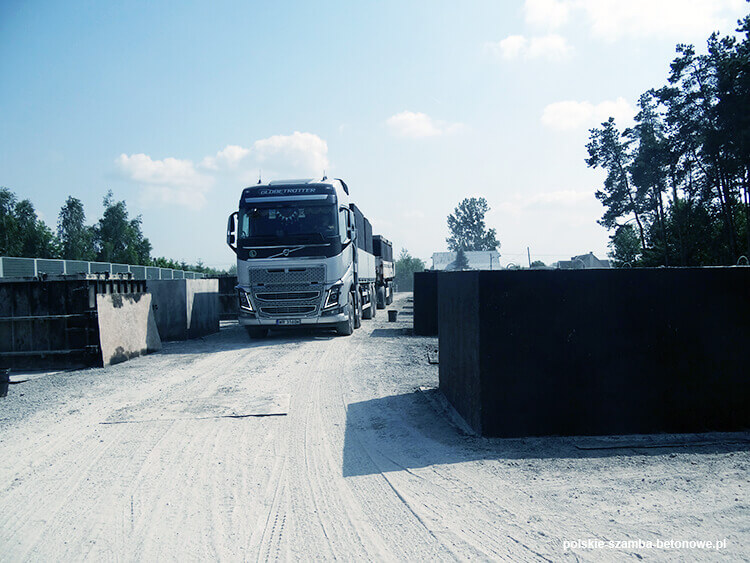 Transport szamb betonowych  w Kartuzach